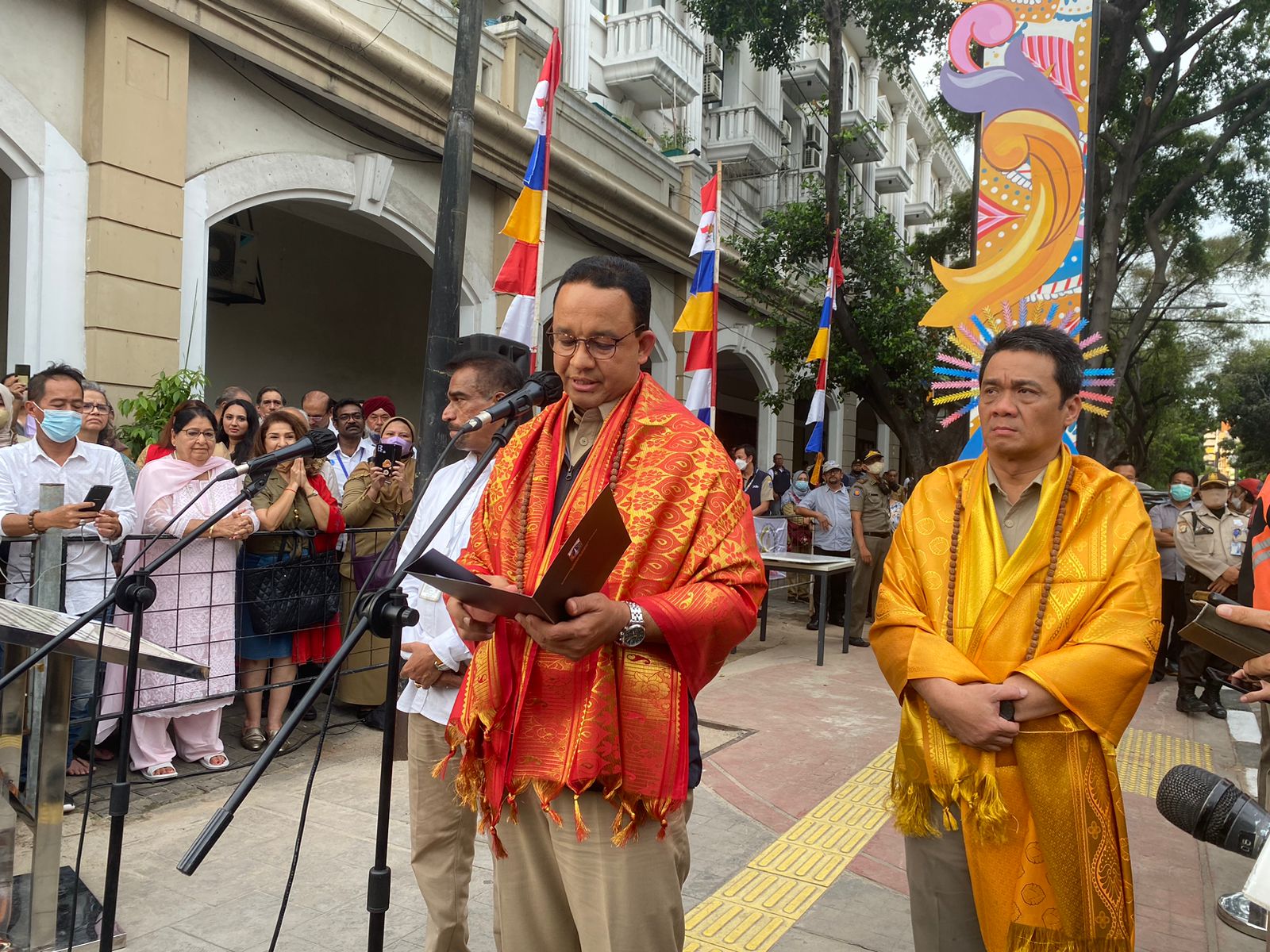  Jelang Akhir Masa Jabatan, Anies Resmikan Gapura Little India di Pasar Baru