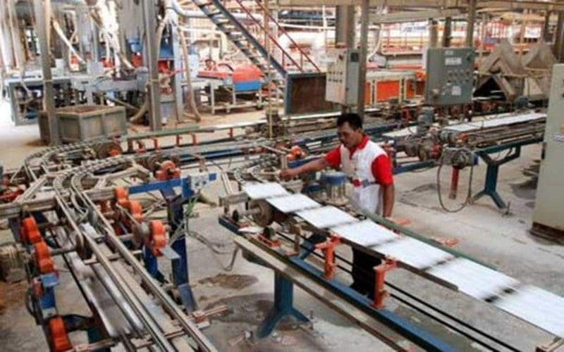  Dua Lapis Kebijakan Mengilaukan Performa Keramik Lokal