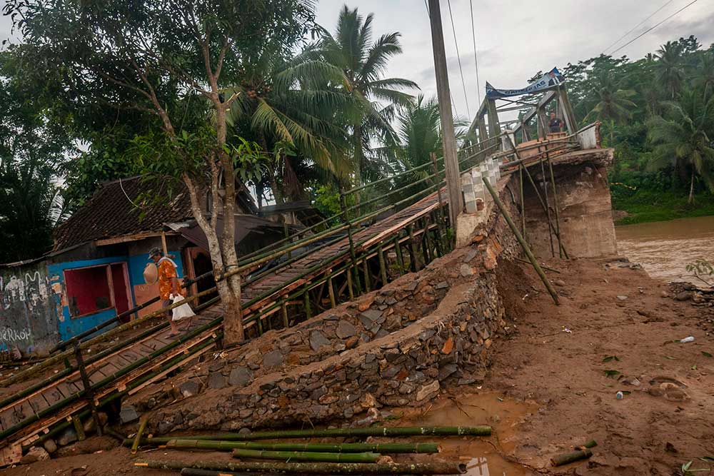  Jembatan Antarkecamatan di Banten Rusak Setelah Diterjang Banjir Bandang