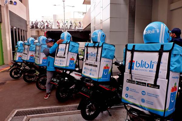 Karyawan Blibli.com siap mengantarkan barang ke pelanggan, di sela-sela peluncuran BlibliMART, di Jakarta, Senin (9/4/2018)./JIBI-Nurul Hidayat