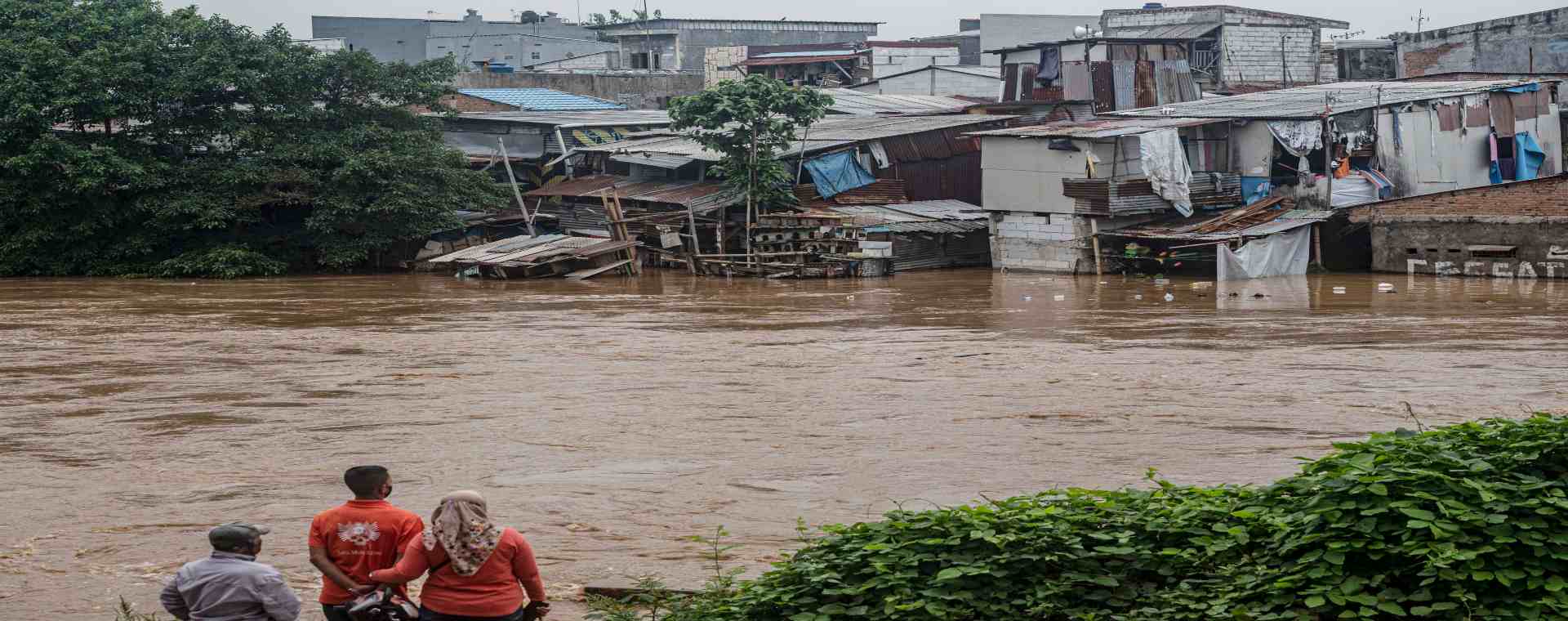  Banjir Jakarta dan Riuh Calon Presiden 2024