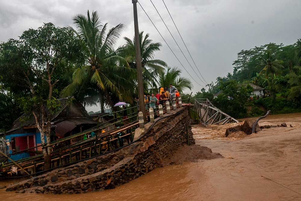  Banjir Bandang Susulan Robohkan Rumah dan Infrastruktur di Banten