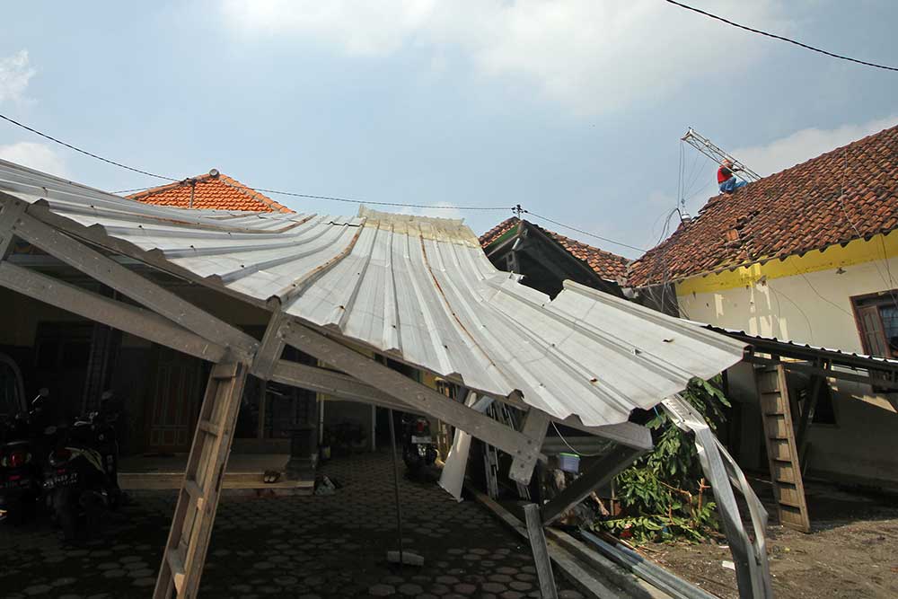  Puluhan Rumah di Sidoarjo Roboh Diterjang Angin Puting Beliung