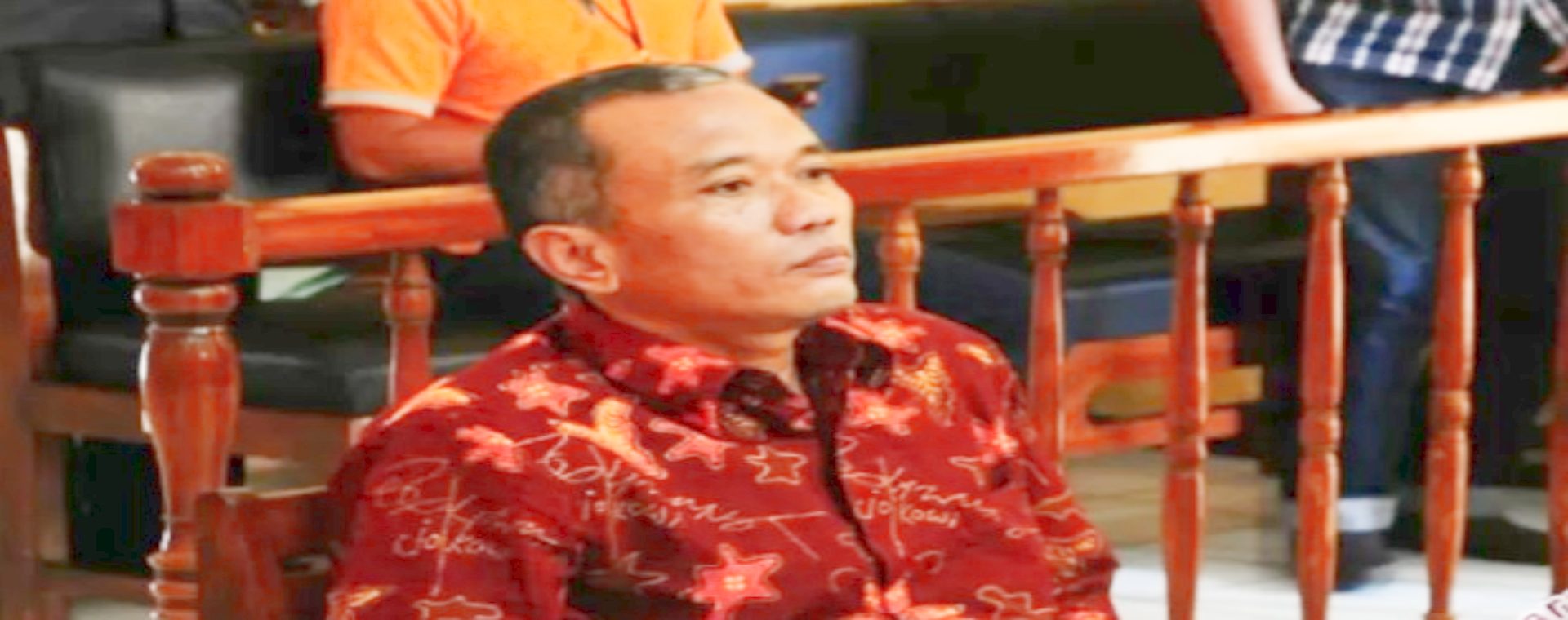 Arsip - Terdakwa kasus penulis buku Jokowi Undercover Bambang Tri Mulyono, menjalani sidang perdana di Pengadilan Negeri Blora, Jawa Tengah, Senin (20/3/2017). Sidang tersebut mengagendakan pembacaan dakwaan dari Jaksa Penuntut Umum (JPU).