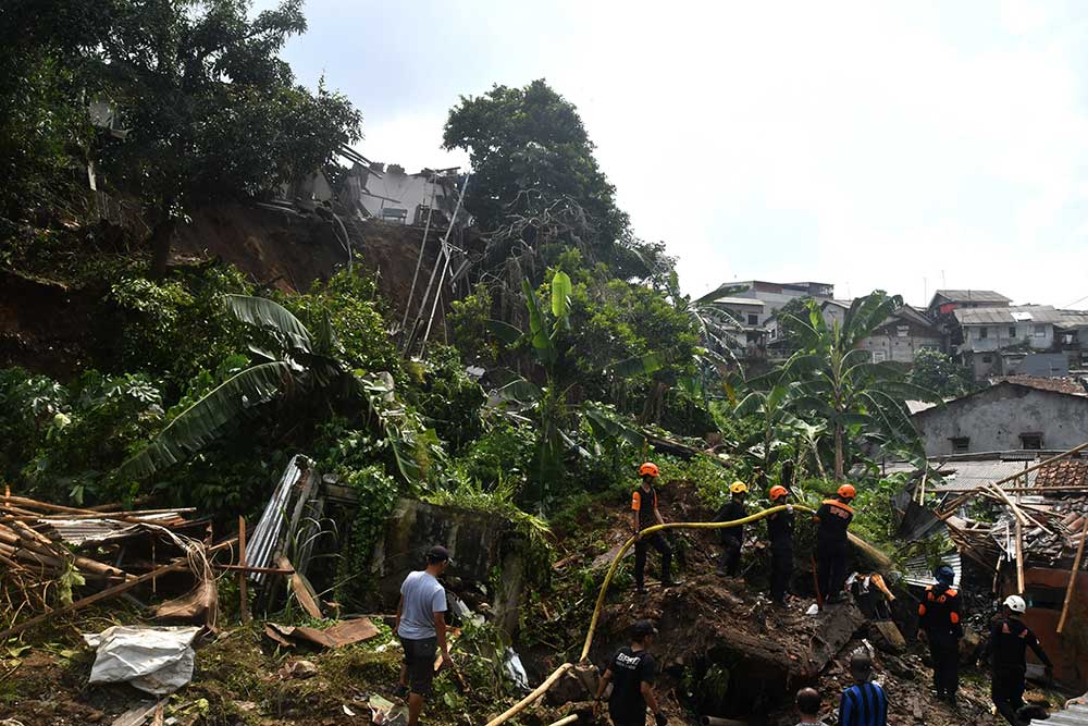  Satu Warga Tewas Akibat Tertimpa Tanah Longsor di Kota Bogor