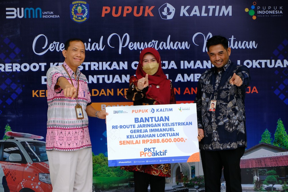 PT Pupuk Kalimantan Timur (Pupuk Kaltim) menyalurkan bantuan re-route jaringan kelistrikan ke Gereja POUK Immanuel Kelurahan Loktuan Bontang Utara, Kamis (6/10/2022)./JIBI-Istimewa