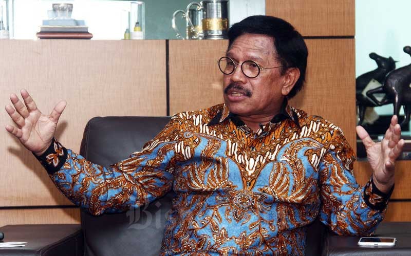 Menteri Komunikasi dan Informatika (Menkominfo) Johnny G. Plate memberikan penjelasan di Jakarta, Kamis (7/11/2019). Bisnis/Triawanda Tirta Aditya