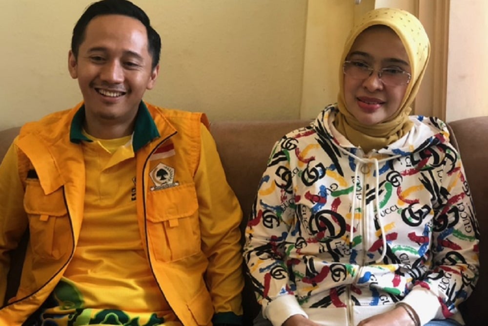 Wakil Bupati Cirebon Wahyu Tjiptaningsih (kanan)