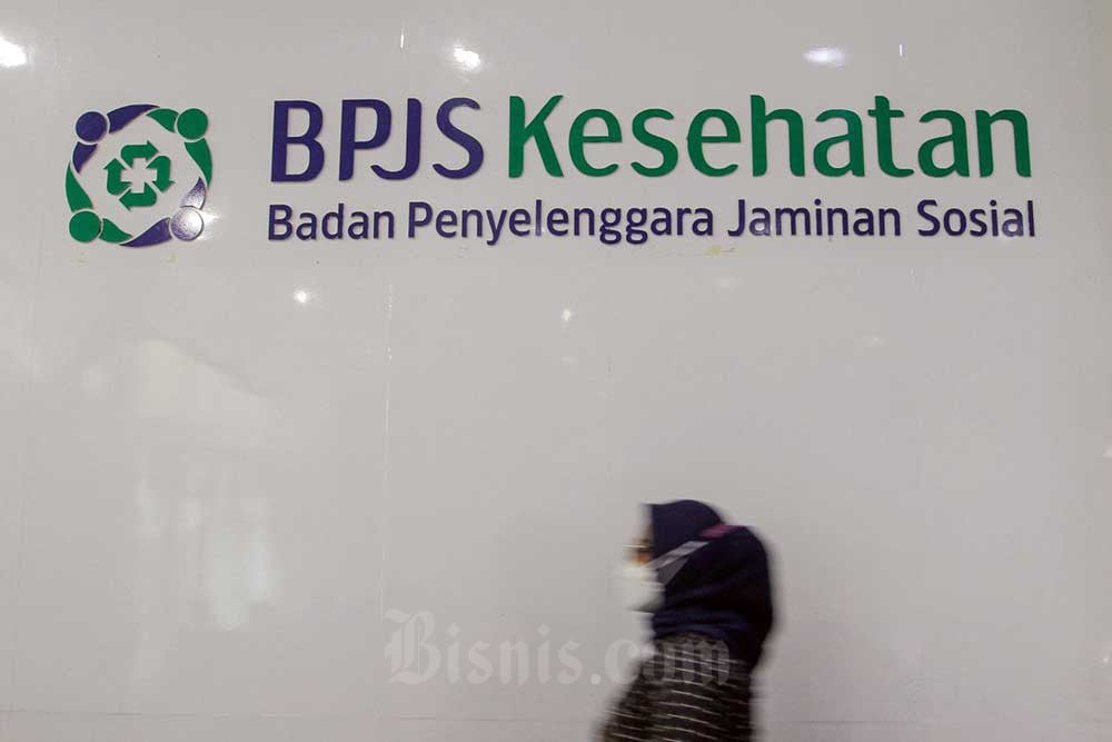 Karyawan di salah satu berada kantor cabang Badan Penyelenggara Jaminan Sosial (BPJS) Kesehatan di Jakarta, Selasa (12/7/2022). Bisnis - Fanny Kusumawardhani