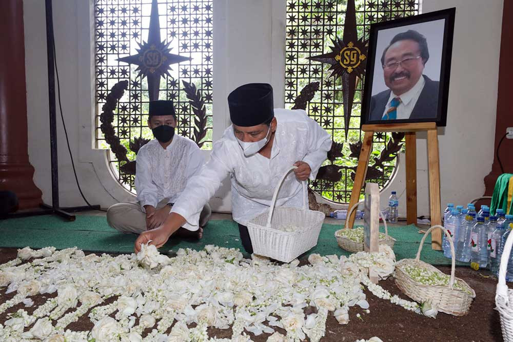  Pemakaman KRMH Pujiarso Hardjoprakoso di Kawasan Pondok Pesantren Modern Sahid