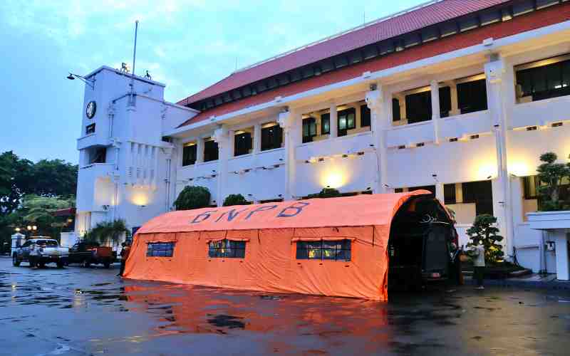  Surabaya Buka Posko Bantuan Bencana Banjir Jatim di Balai Kota