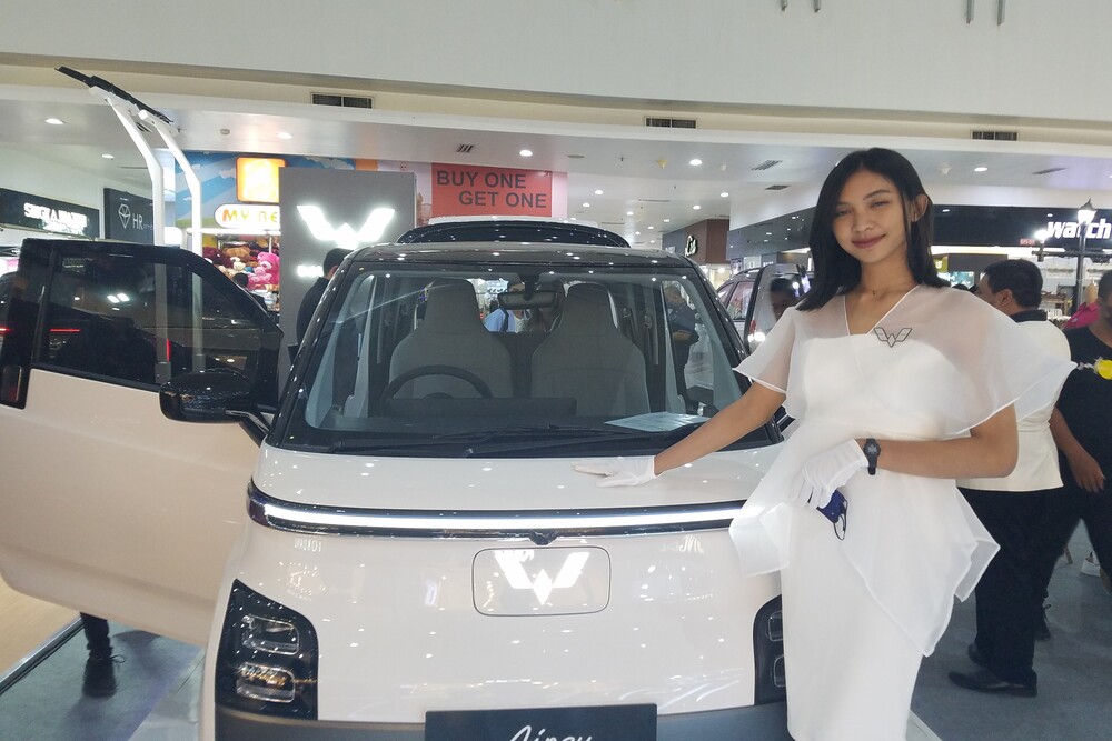 Mobil listrik Wuling Air EV yang dipamerkan di Malang, Selasa (18/10/2022)./Bisnis-Choirul Anam
