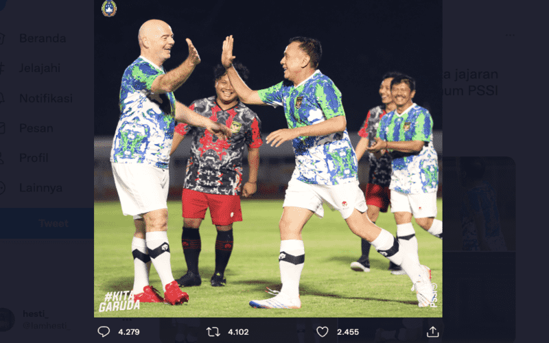 Ketum PSSI dan Presiden FIFA saat bermain Fun Football