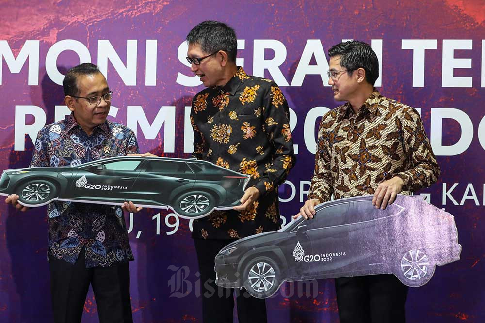  PT Toyota Astra Motor (TAM) Serahkan 143 Unit Mobil Listrik Sebagai Kendaraan Resmi KTT G20 di Bali