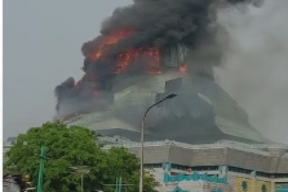 Kubah Masjid Raya Islamic Center di Jakarta Utara Terbakar