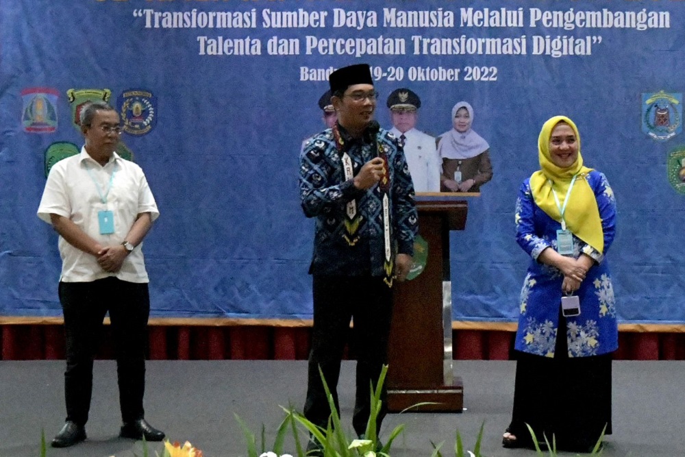  Hadiri Rakor Kepegawaian Kaltim, Ridwan Kamil Paparkan Resep Jabar Respons Disrupsi Digital