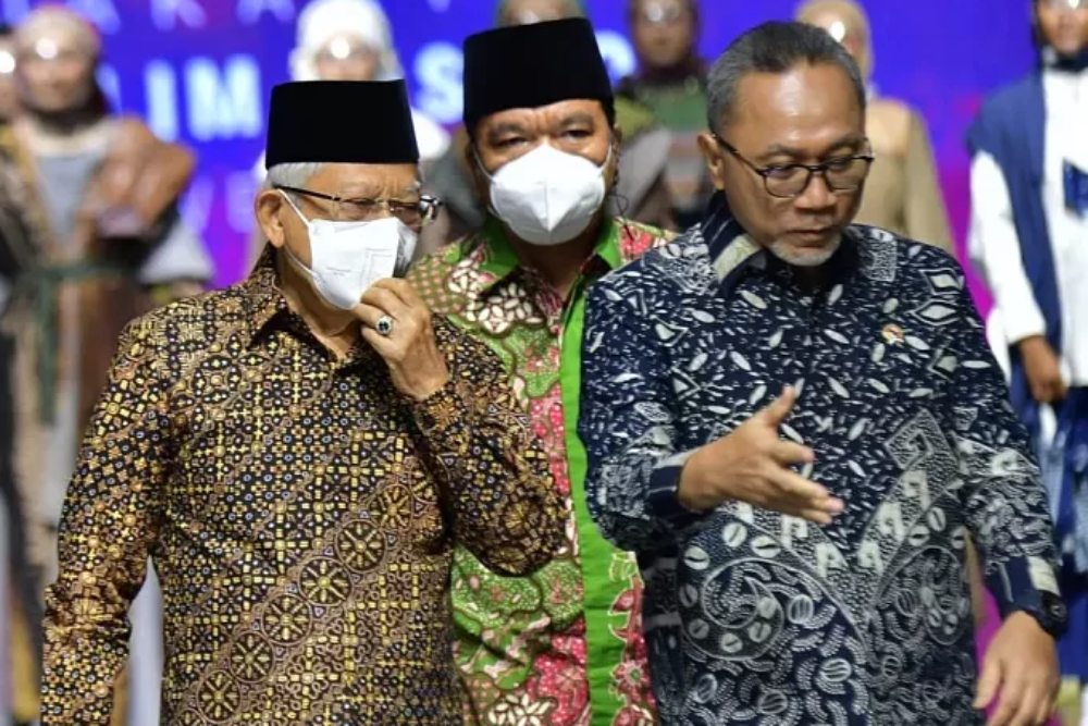 Wakil Presiden (Wapres) Ma’ruf Amin dan Mendag Zulkifli Hasan saat saat membuka Jakarta Muslim Fashion Week 2023 di Indonesia Convention Exhibition (ICE) – BSD, Tangerang, (20/10/2022) - Dok. Setwapres.