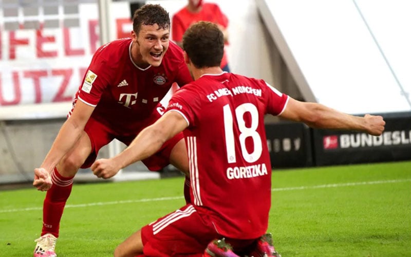 Dua pemain andalan Bayern Munchen, bek Benjamin Pavard (kiri) dan gelandang Leon Goretzka./Bundesliga.com