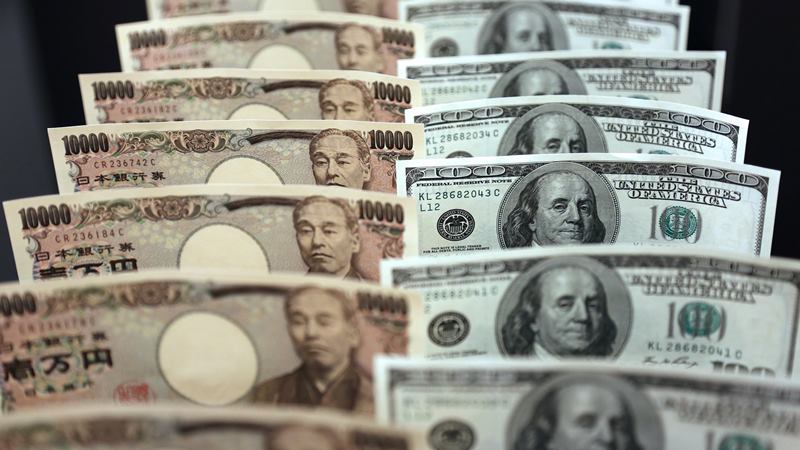  Yen Fluktuatif Akibat Spekulasi Intervensi Bank Sentral Jepang