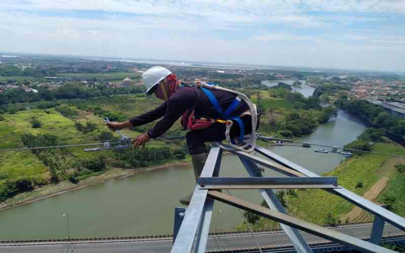  PLN Beri Tegangan Pertama SUTT 150 kV New Porong - Sidoarjo