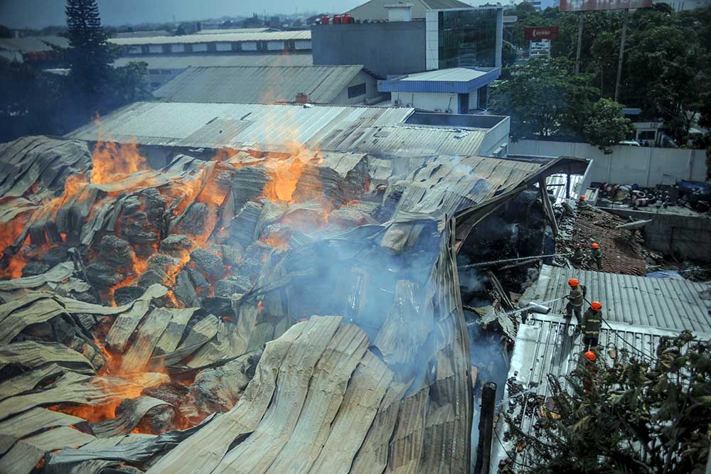  Gudang Triplek di Bandung Habis Dilalap Si Jago Merah