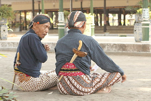 Dua Abdi Dalem Kasultanan Yogyakarta. - Ilustrasi