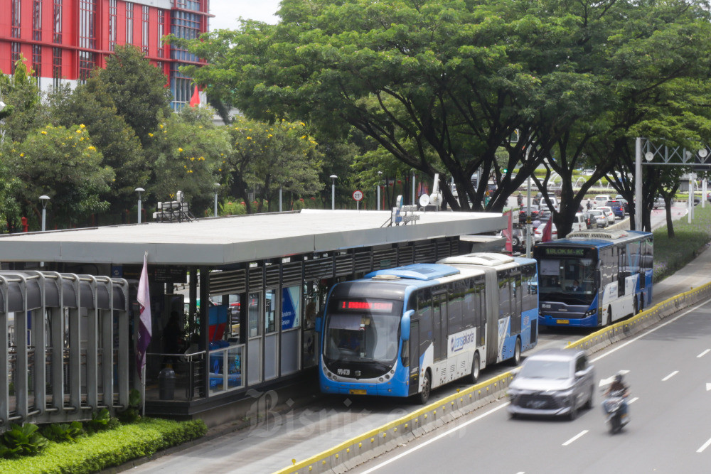  Jumlah Penumpang Trasnjakarta Meningkat 3,9 Persen