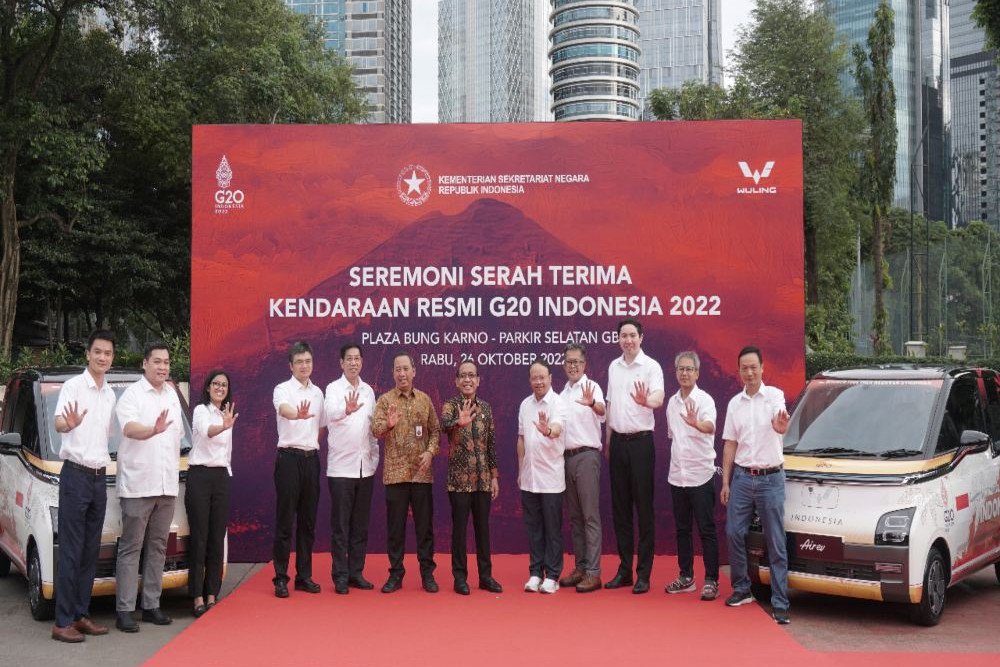  Wuling Serahkan Air ev Kepada Kementerian Sekretariat Negara Untuk G20