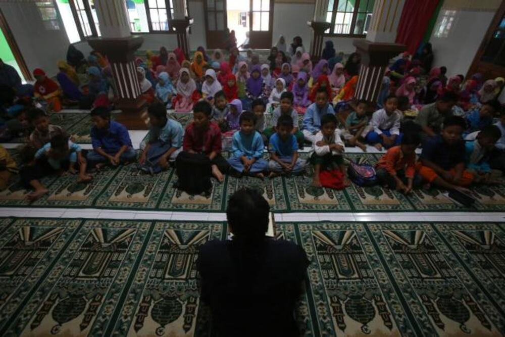  Honor Guru Ngaji dan Sekolah Minggu di Surabaya Diusulkan Naik