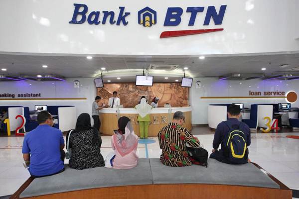Aktivitas layanan nasabah di kantor PT Bank Tabungan Negara Tbk  (BTN), di Jakarta, Rabu (2/1/2018)./Bisnis-Dedi Gunawan
