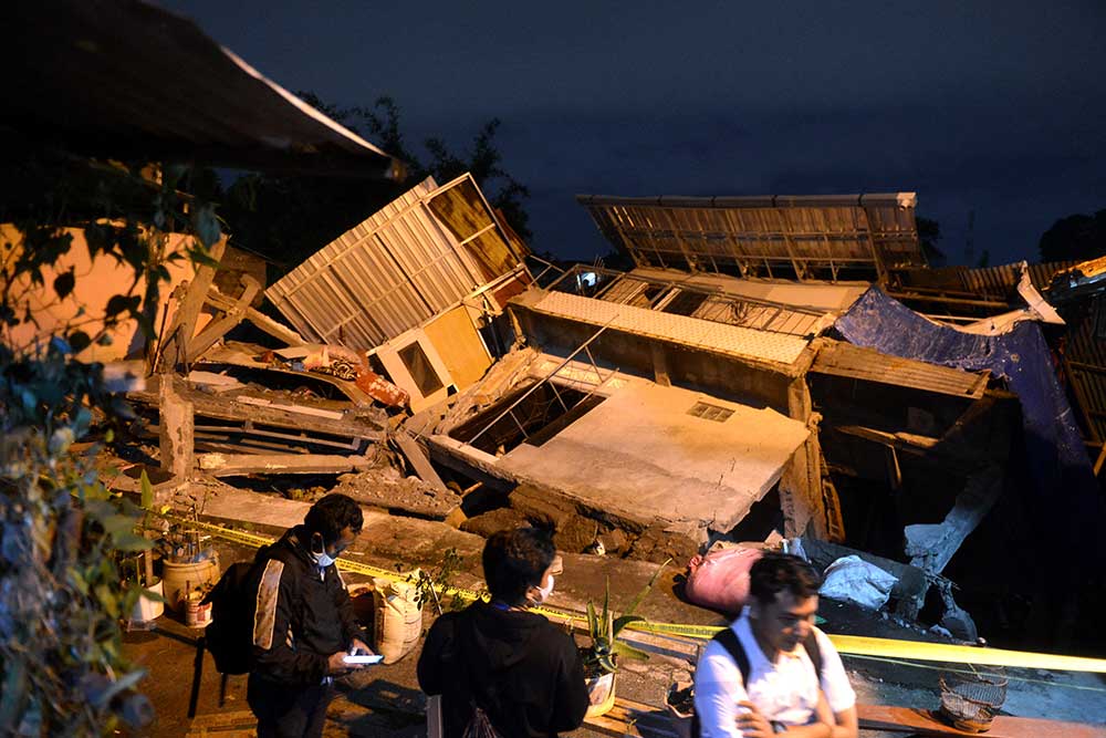  Sejumlah Rumah di Bali Roboh Akibat Pondasi Tergerus Arus Sungai