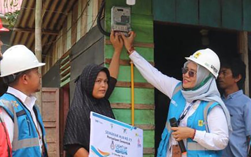  Hari Listrik Nasional, 802 Masyarakat Kurang Mampu di Sumbar Dapat Pemasangan Listrik Gratis