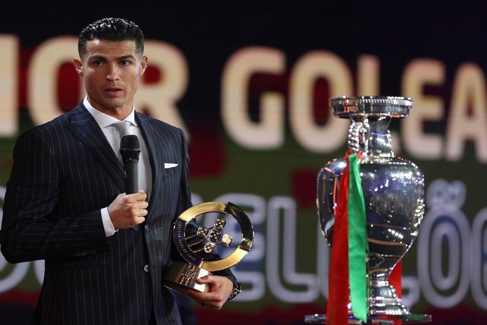  Fantastis! Segini Gaji Cristiano Ronaldo dalam Rupiah