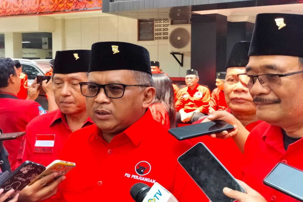  PDIP Enggan Komentari Pertemuan Anies dan Aher