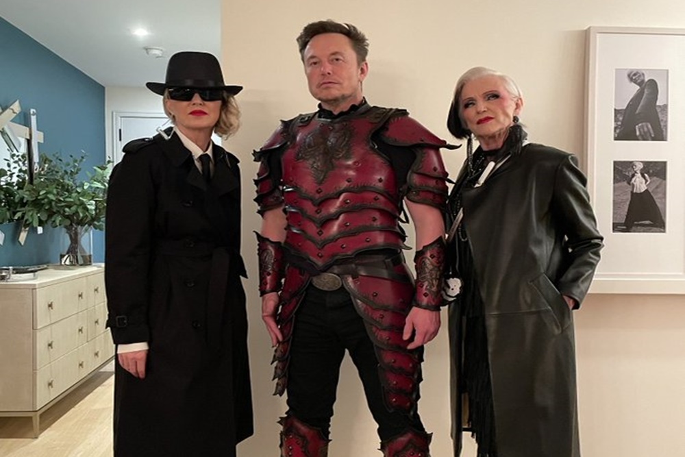  Elon Musk Pakai Kostum Setan Seharga Rp112 Juta Rayakan Hallowen