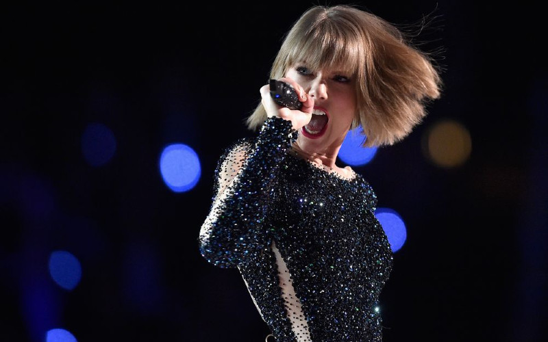 Taylor Swift tampil di ajang Grammy Awards 2016. /Bloomberg-Kevork Djansezian
