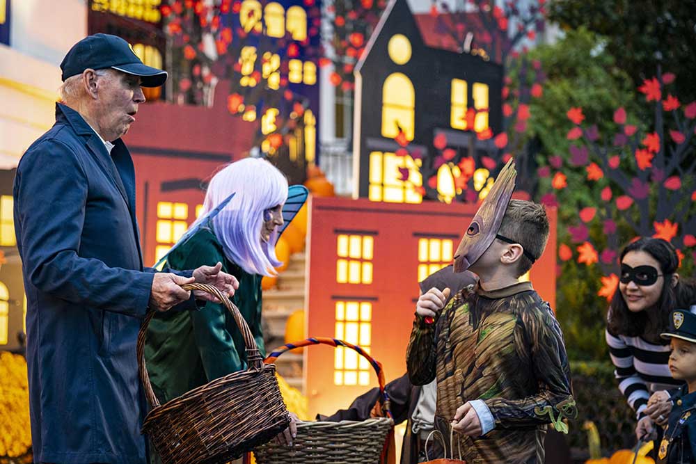  Presiden AS Joe Biden Rayakan Halloween Bersama Anak-Anak di Gedung Putih