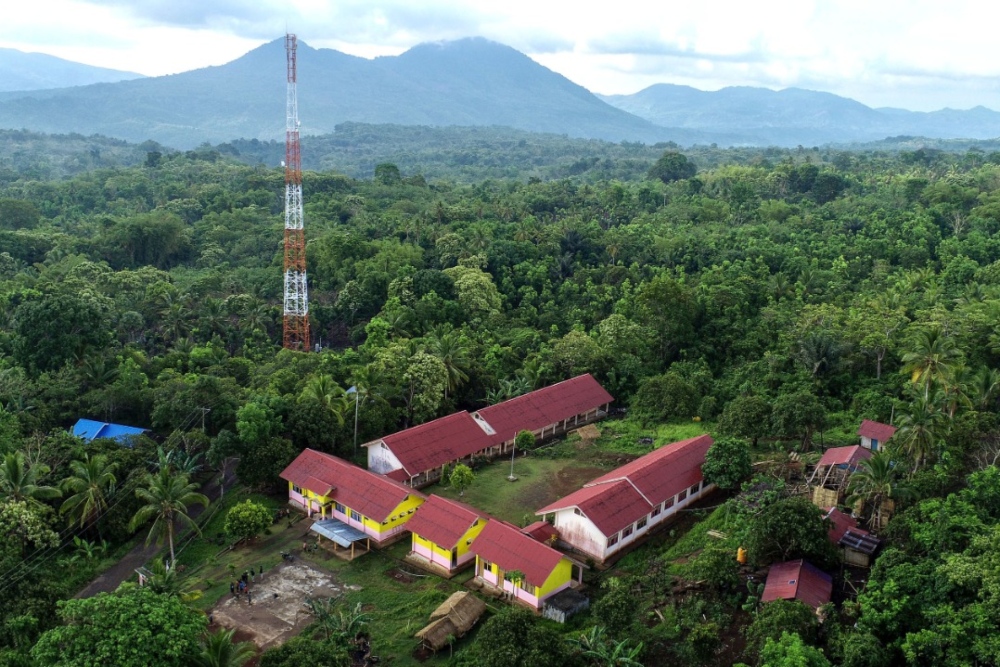 Foto udara salah satu base transceiver station (BTS) milik PT Tower Bersama Infrastructure Tbk. (TBIG) di Desa Werang, Waiblama, Kabupaten Sikka, Nusa Tenggara Timur, Kamis (3/11/2022)/JIBI/Bisnis/Suselo Jati