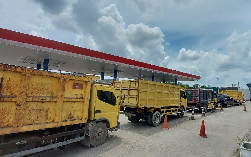  Truk di Riau Antre Panjang Beli Solar, Penyaluran Harian Naik 8 Persen