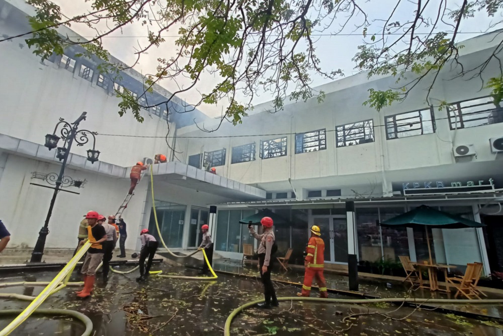  Si Jago Merah yang Melalap Gedung di Balai Kota Bandung Mulai Bisa Dijinakkan
