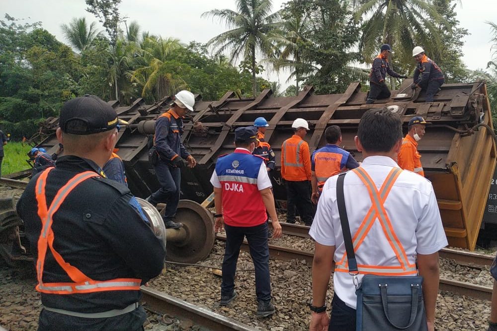  Kemenhub dan KNKT Investigasi Penyebab Tabrakan 2 Kereta di Lampung