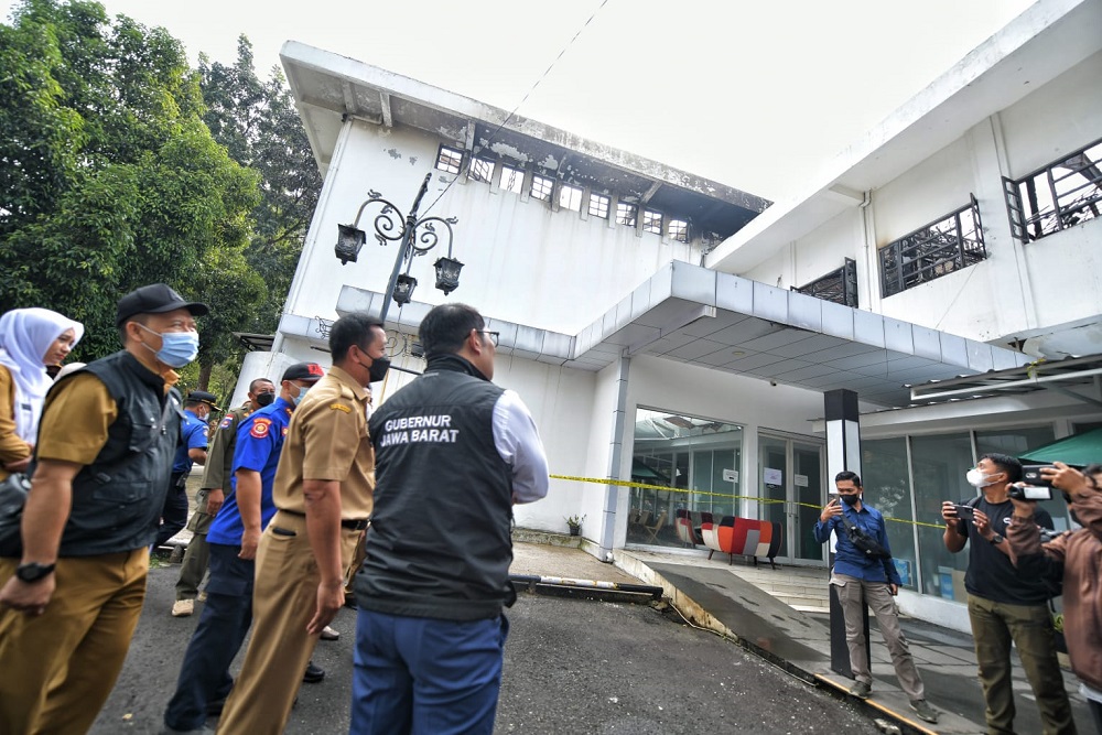  Tinjau Lokasi Kebakaran, Ridwan Kamil Ingatkan ASN Kota Bandung Tetap Layani Publik