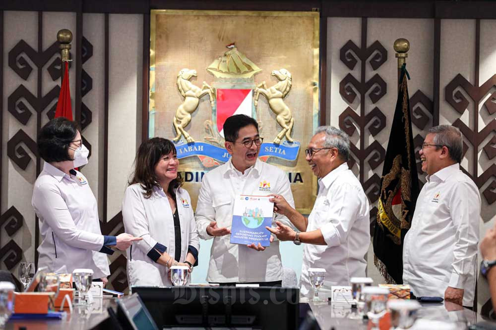  KADIN Indonesia Luncurkan Buku Sustainabilty Reporting Toolkit Industri Properti 1.0