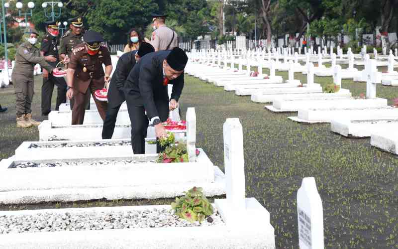  Memaknai Hari Pahlawan, Teruskan Perjuangan Berantas Kemiskinan dan Kebodohan