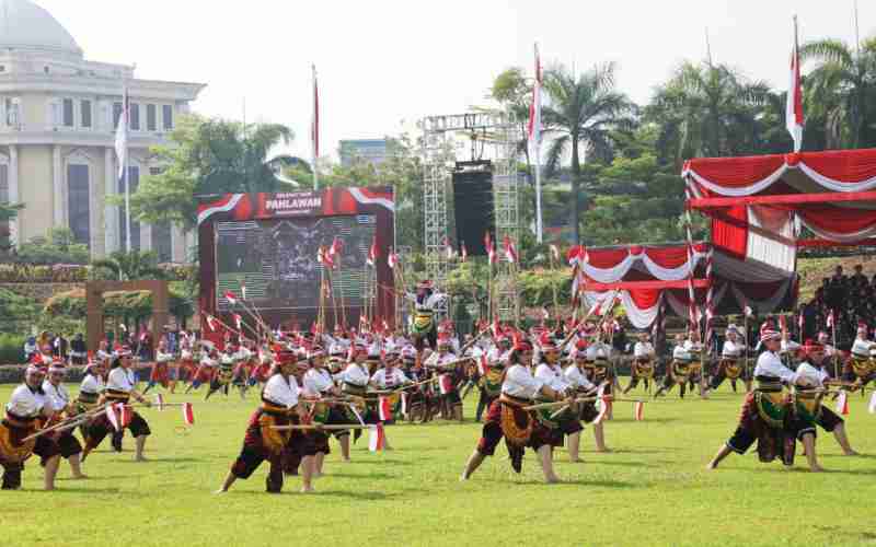  Gubernur Khofifah Ajak Warga Miliki Mental Pahlawan