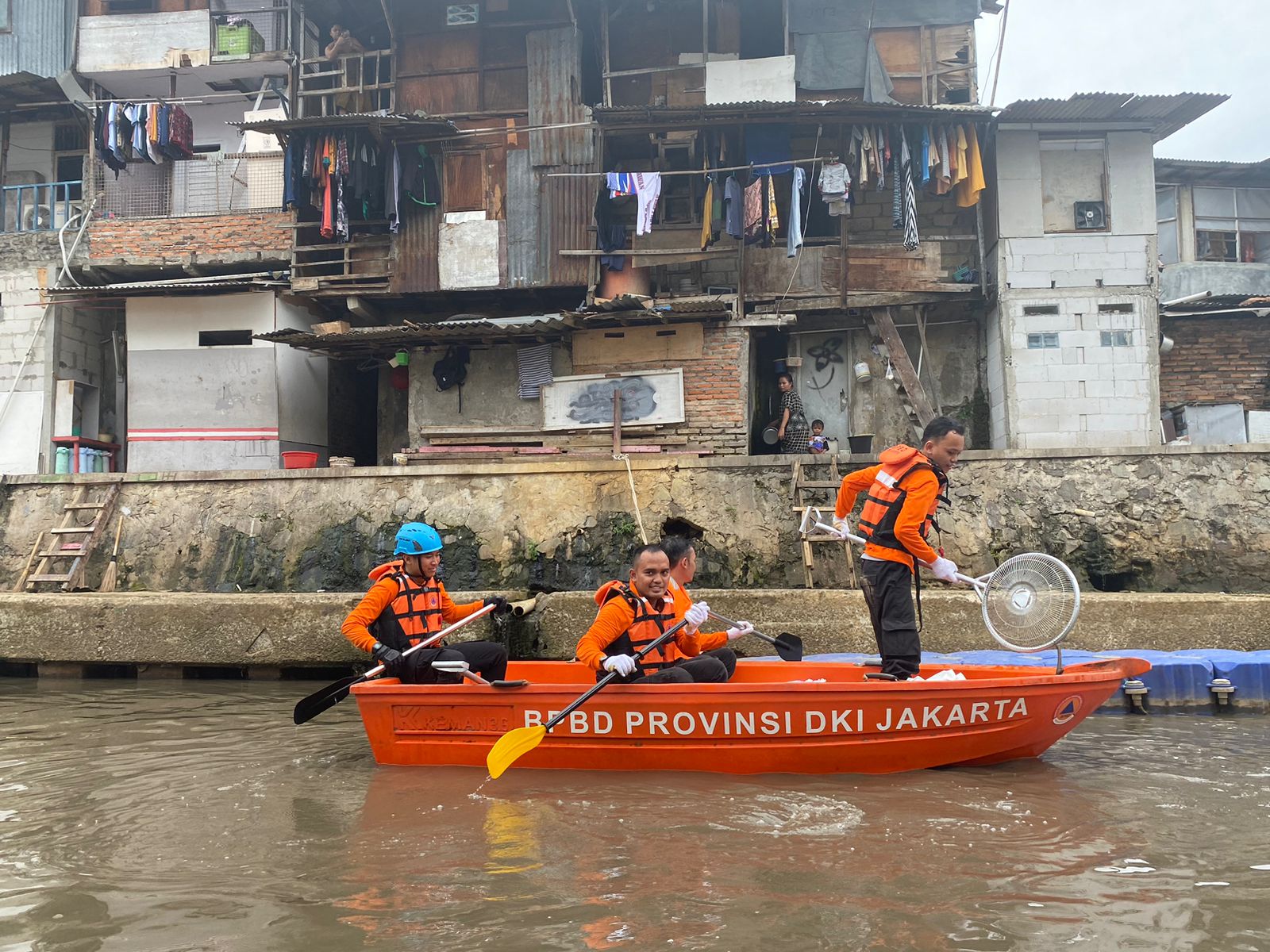  Pemprov DKI Sebut Gedung-gedung Tinggi Masih Buang Limbah ke Kali Ciliwung