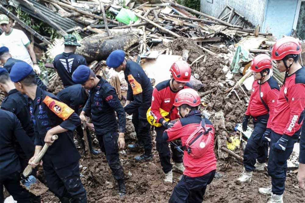  SIG Kirimkan Tim Reaksi Cepat (TRC) Salurkan Bantuan untuk  Korban Bencana Gempa Bumi Cianjur