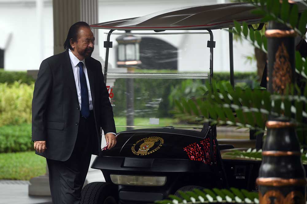 NasDem Masih Ingin Jadi Koalisi, Keputusan di Tangan Jokowi. Ketua Umum Partai NasDem Surya Paloh berjalan menuju presidensial lounge di kompleks Istana Kepresidenan Jakarta, Rabu (15/6/2022). ANTARA FOTO/Akbar Nugroho Gumay