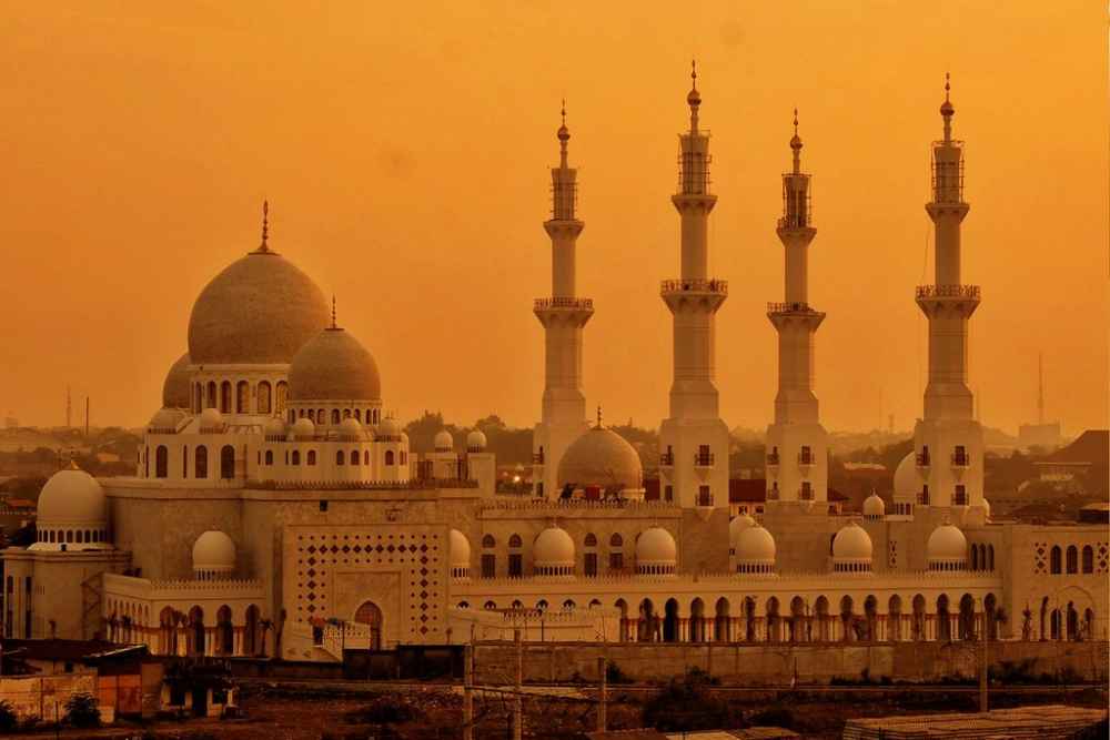  Foto-Foto Mewahnya Arsitektur Masjid Raya Sheikh Zayed Solo