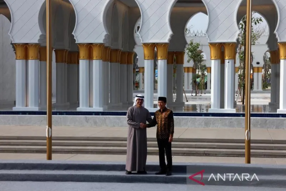 Keindahan Masjid Raya Sheikh Zayed Solo Tuai Pujian